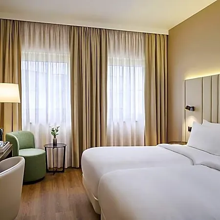 Nh Koenigsallee Hotell 4*