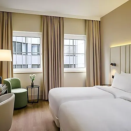 Nh Koenigsallee Hotell 4*