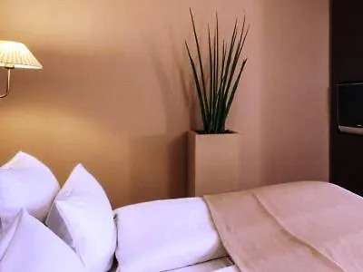 Nh Koenigsallee Hotell 4*