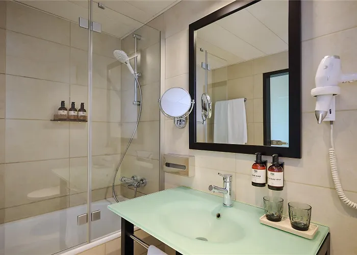 Hotel Nh Koenigsallee 4*